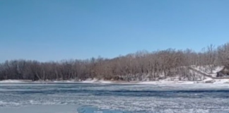 El DNR recuerda consejos sobre cómo caminar o andar en vehículos sobre los ríos congelados El DNR recuerda consejos sobre cómo caminar o andar en vehículos sobre los ríos congelados