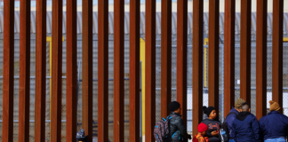 Un juez federal prohibió que el gobierno separe por 8 años a familias migrantes en la frontera con México Un juez federal prohibió que el gobierno separe por 8 años a familias migrantes en la frontera con México