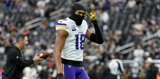 El tan esperado regreso de Justin Jefferson al campo el domingo no duró mucho… El tan esperado regreso de Justin Jefferson al campo el domingo no duró mucho...