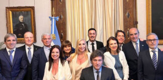 Milei firma decreto que reduce a 9 los ministerios en Argentina Milei firma decreto que reduce a 9 los ministerios en Argentina