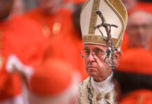 Premios Nobel entregan al papa la Declaración para la Fraternidad Humana Premios Nobel entregan al papa la Declaración para la Fraternidad Humana