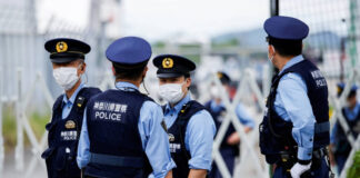 Cuatro personas son apuñaladas en tren de Tokio; detienen a sospechosa Cuatro personas son apuñaladas en tren de Tokio; detienen a sospechosa