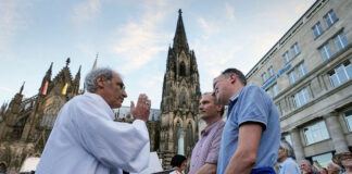 “Bendición a parejas homosexuales no supone su justificación”: Vaticano "Bendición a parejas homosexuales no supone su justificación": Vaticano