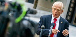 Cuatro meses de prisión a Peter Navarro, exasesor de Trump, por desacato Cuatro meses de prisión a Peter Navarro, exasesor de Trump, por desacato