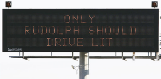 Los mensajes divertidos no abandonarán las carreteras, por ahora… Las señales divertidas en las carreteras no abandonarán las carreteras, por ahora...