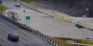 Las fuertes lluvias provocaron inundaciones en las carreteras en San Antonio Las fuertes lluvias provocaron inundaciones en las carreteras en San Antonio