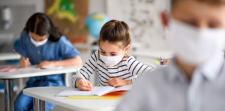 Dos distritos cierran escuelas por brotes de Covid-19 y gripe Dos distritos cierran escuelas por brotes de Covid-19 y gripe