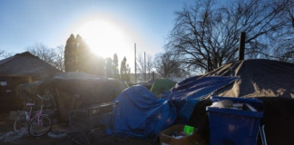 Un juez confirmó el desmantelamiento del el Campamento Nenookaasi en Minneapolis Un juez confirmó el desmantelamiento del el Campamento Nenookaasi en Minneapolis