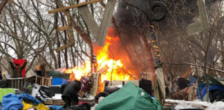 Los bomberos combatieron un incendio en campamento para personas sin hogar en St. Paul Los bomberos combatieron un incendio en campamento para personas sin hogar en St. Paul