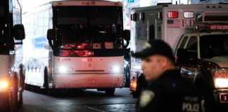 El alcalde de New York demanda por US$700 millones a la empresa que transporta inmigrantes El alcalde de New York demanda por US$700 millones a la empresa que transporta inmigrantes