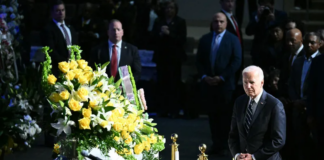 Biden viajó más de 1.500 millas para presentar sus respetos a la ex congresista Eddie Bernice Johnson Biden viajó más de 1.500 millas para presentar sus respetos a la ex congresista Eddie Bernice Johnson