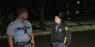 La policía de St. Paul ha ascendido a una oficial nativa americana al rango de sargento La policía de St. Paul ha ascendido a una oficial nativa americana al rango de sargento