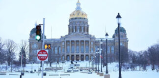 Trump pide que salgan a votar “aunque se mueran” por el frío Trump pide que salgan a votar "aunque se mueran" por el frío