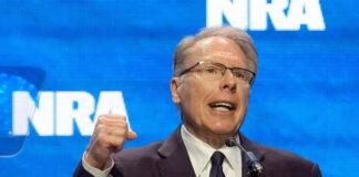 Renuncia el Director Ejecutivo de la NRA, Wayne LaPierre Renuncia el Director Ejecutivo de la Asociación Nacional del Rifle, Wayne LaPierre