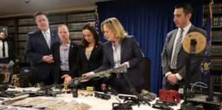 Detienen a dos hermanos con armas y una lista de “sacrificios humanos” Detienen a dos hermanos con armas y una lista de "sacrificios humanos"