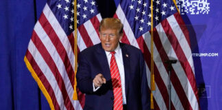 Trump recurre nuevamente al racismo para atacar a sus adversarios Trump recurre nuevamente al racismo para atacar a sus adversarios