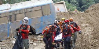 Filipinas registra 54 muertos por deslizamiento en aldea minera Filipinas registra 54 muertos por deslizamiento en aldea minera