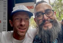 Chris Martin, voz de Coldplay, visita una barbería de la CDMX Chris Martin, la voz de Coldplay, visita barbería de la CDMX