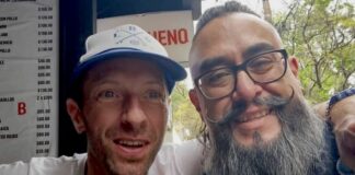 Chris Martin, voz de Coldplay, visita una barbería de la CDMX Chris Martin, la voz de Coldplay, visita barbería de la CDMX