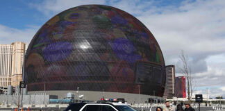 La policía detiene a sujeto por escalar The Sphere de Las Vegas La policía detiene a sujeto por escalar The Sphere de Las Vegas
