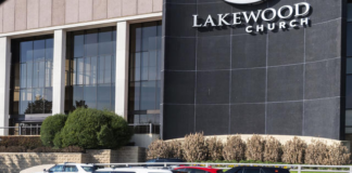 La tiradora de la iglesia de Houston tenía dos rifles en su poder La tiradora de la iglesia de Houston tenía dos rifles en su poder