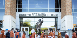 Estudiantes de la Universidad de Texas en Austin exigieron apoyo a estudiantes indocumentados Estudiantes de la Universidad de Texas en Austin exigieron apoyo a estudiantes indocumentados