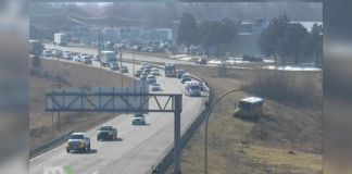 Un autobús escolar se salió de la carretera en Arden Hills: no hubo heridos Un autobús escolar se salió de la carretera en Arden Hills: no hubo heridos