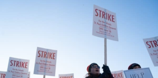 Educadores de St. Paul están haciendo planes para declararse en huelga el próximo mes Educadores de St. Paul están haciendo planes para declararse en huelga el próximo mes