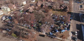 Cuarto campamento para personas sin hogar en Minneapolis: está en East 28th Street Cuarto campamento para personas sin hogar en Minneapolis: está en East 28th Street