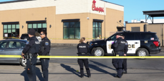 Rochester: un hombre muere tras recibir disparos en el estacionamiento de un centro comercial Rochester: un hombre muere tras recibir disparos en el estacionamiento de un centro comercial