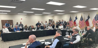 Mas de una docena de gobernadores republicanos se reunieron en la frontera con México Mas de una docena de gobernadores republicanos se reunieron en la frontera con México