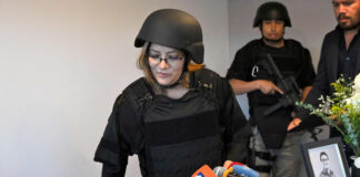 Perú investiga el origen de arma en crimen de candidato ecuatoriano Autoridades de Perú investigan el origen de las armas que se usaron para matar al candidato presidencial ecuatoriano Fernando Villavicencio