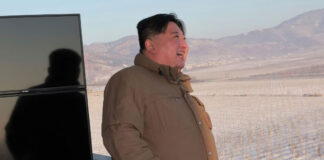 Kim Jong-un prueba nuevo sistema de control para lanzador de cohetes Kim Jong-un prueba nuevo sistema de control para lanzador de cohetes