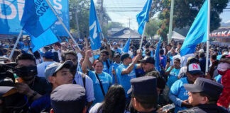 Nayib Bukele es felicitado antes de saberse resultados de las elecciones Nayib Bukele es felicitado antes de saberse resultados de las elecciones
