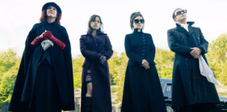 Publican foto de los roles de Jenna Ortega y Winona Ryder en “Beetlejuice 2” Publican foto de los roles de Jenna Ortega y Winona Ryder en "Beetlejuice 2"