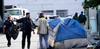 Proyecto de ley de DeSantis prohibirá a indigentes dormir en calles de Florida Proyecto de ley dde DeSantis prohibirá a indigentes dormir en calles de Florida