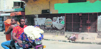 Diplomáticos estadounidenses y europeos salen de Haití Diplomáticos de EU y europeos salen de Haití