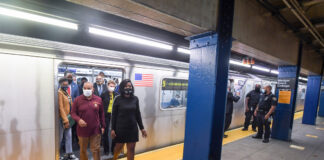 Disparan en la cabeza a un hombre en el metro de Brooklyn, NY Disparan en la cabeza a un hombre en el metro de Brooklyn, NY