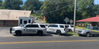 Grave tiroteo, tras toma de rehenes, termina con intento de suicidio del sospechoso Grave tiroteo, tras toma de rehenes, termina con intento de suicidio del sospechoso