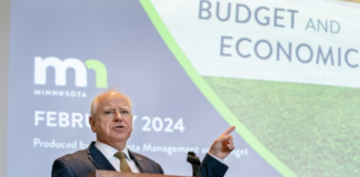 Walz agrega al presupuesto US$226 millones: apoyo a los niños, la seguridad pública y la calidad del agua Walz agrega al presupuesto US$226 millones: apoyo a los niños, la seguridad pública y la calidad del agua