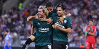 Chivas le arranca el invicto a Rayados Chivas le arranca el invicto a Rayados