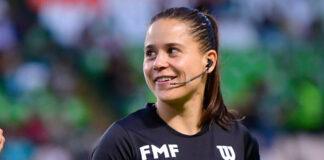Emotiva reacción de la árbitra Karen Hernández al debutar en la Liga MX Emotiva reacción de la árbitra Karen Hernández al debutar en la Liga MX