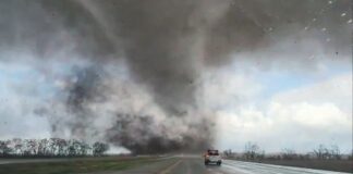 Emiten alerta por tornado en el sureste de Nebraska Emiten alerta por tornado en el sureste de Nebraska
