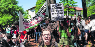 Casa Blanca insta a protestas pacíficas tras arrestos en universidades Casa Blanca insta a protestas pacíficas tras arrestos en universidades