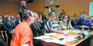 Hasta 15 años de prisión darían a padres del tirador de Michigan Hasta 15 años de prisión darían a padres del tirador de Michigan