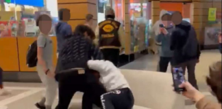 Un gran grupo de jóvenes fue arrestado y otros fueron expulsados tras peleas en el MOA Un gran grupo de jóvenes fue arrestado y otros fueron expulsados tras peleas en el MOA