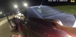 La familia de Ricky Cobb II presentó demanda federal de derechos civiles contra dos policías La familia de Ricky Cobb II presentó demanda federal de derechos civiles contra dos policías