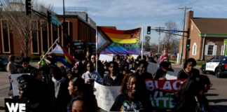 Cientos de manifestantes recorrieron las calles de Anoka tras protesta educativa Cientos de manifestantes recorrieron las calles de Anoka tras protesta educativa