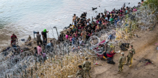 Texas acusó a más de 140 inmigrantes por un presunto intento masivo de traspasar la frontera Texas acusó a más de 140 inmigrantes por un presunto intento masivo de traspasar la frontera