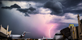 Las tormentas complican la vuelta a casa de los “cazadores” del eclipse solar en Texas Las tormentas complican la vuelta a casa de los "cazadores" del eclipse solar en Texas